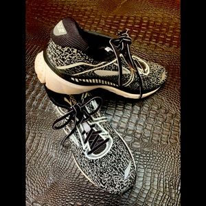 9.5 D Women’s Brooks Adrenaline 20